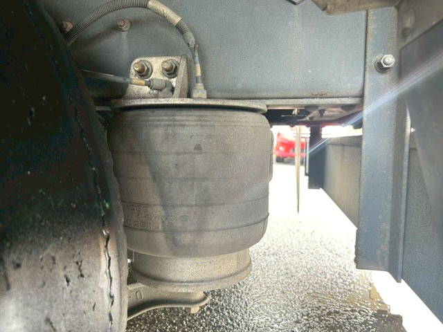 いすゞギガアルミウイング大型（10t）[写真16]