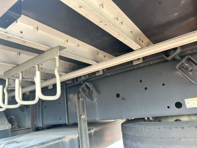 いすゞギガアルミウイング大型（10t）[写真17]