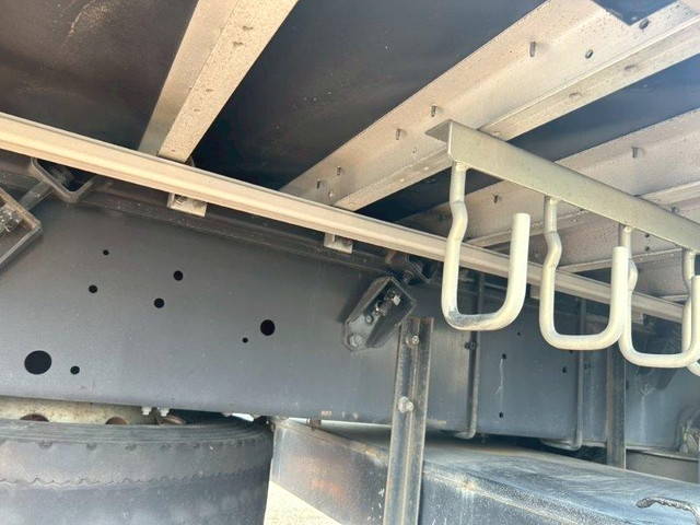 いすゞギガアルミウイング大型（10t）[写真18]