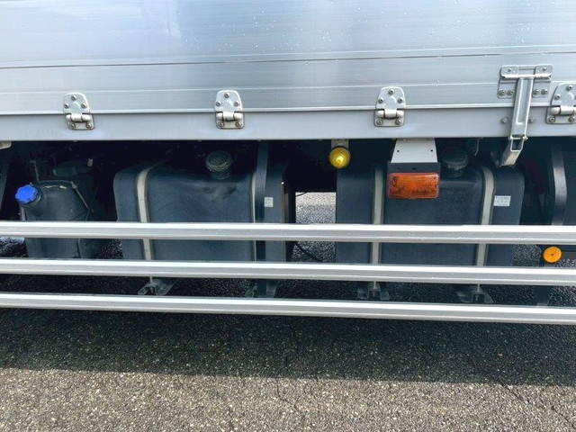 いすゞギガアルミウイング大型（10t）[写真22]