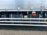 いすゞギガアルミウイング大型（10t）[写真22]