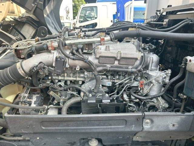 いすゞギガアルミウイング大型（10t）[写真25]