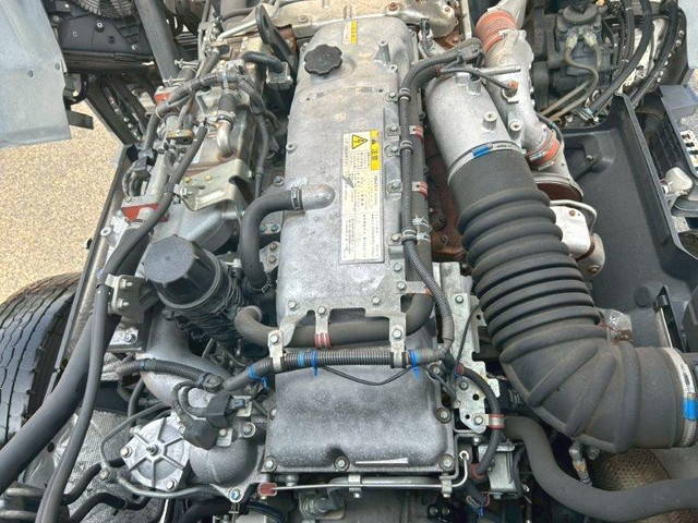 いすゞギガアルミウイング大型（10t）[写真27]