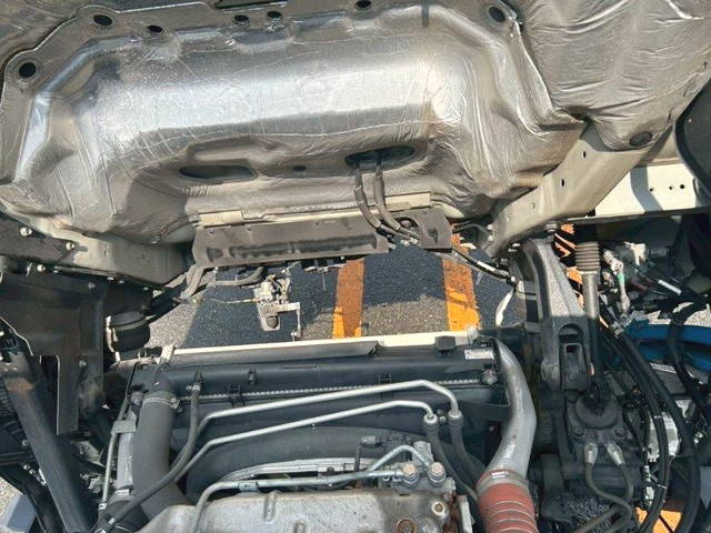 いすゞギガアルミウイング大型（10t）[写真28]