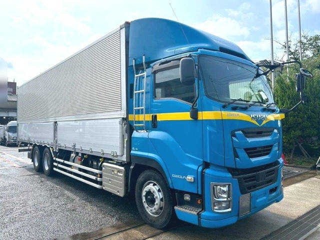 いすゞギガアルミウイング大型（10t）[写真03]