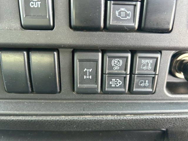 いすゞギガアルミウイング大型（10t）[写真30]