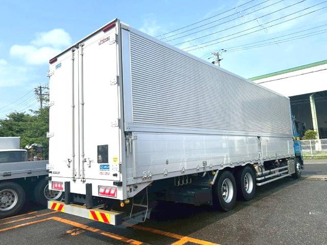 いすゞギガアルミウイング大型（10t）[写真06]