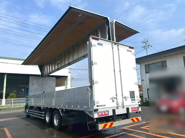 いすゞギガアルミウイング大型（10t）[写真08]