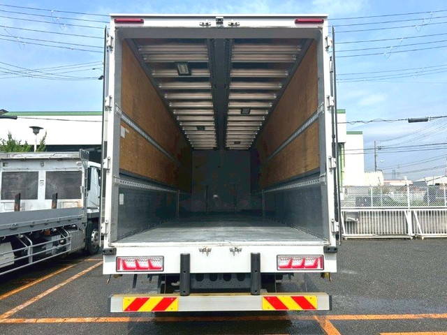 いすゞギガアルミウイング大型（10t）[写真09]