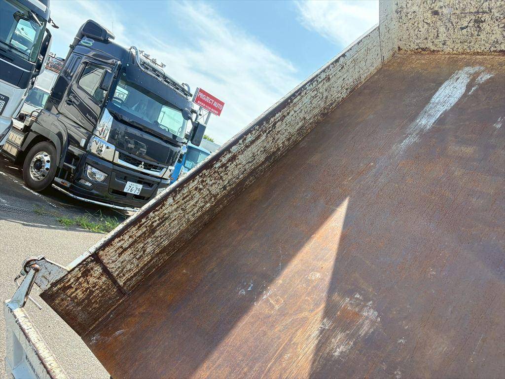 いすゞエルフダンプ小型（2t・3t）[写真09]