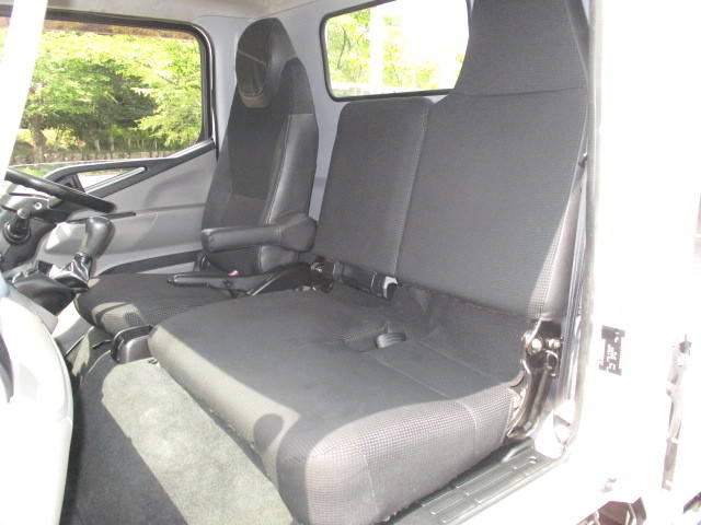 三菱ふそうキャンター平ボディ小型（2t・3t）[写真31]