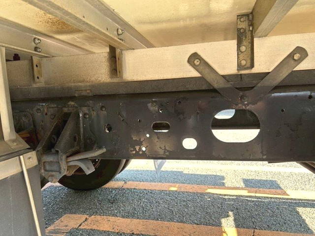 いすゞフォワード冷凍車（冷蔵車）中型（4t）[写真13]