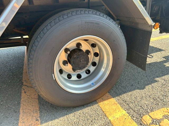 いすゞフォワード冷凍車（冷蔵車）中型（4t）[写真17]