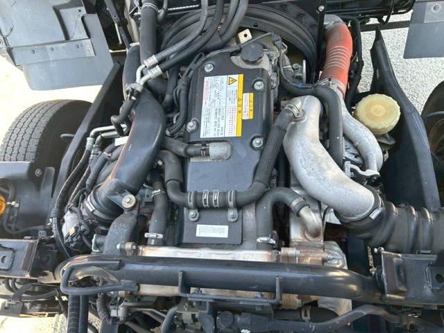 いすゞフォワード冷凍車（冷蔵車）中型（4t）[写真20]