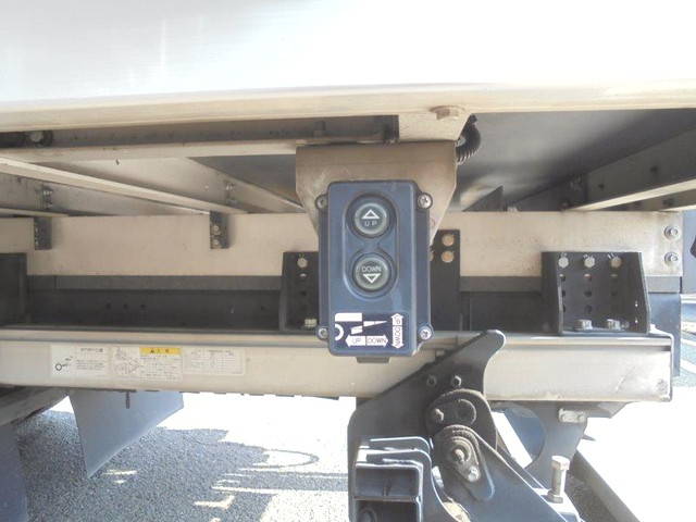 いすゞフォワード冷凍車（冷蔵車）中型（4t）[写真11]