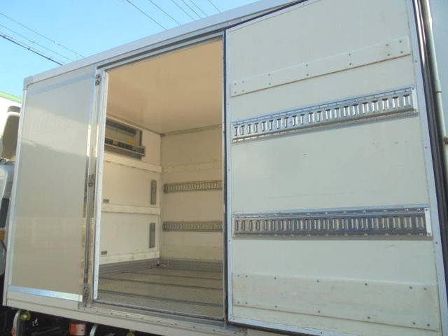 いすゞフォワード冷凍車（冷蔵車）中型（4t）[写真12]