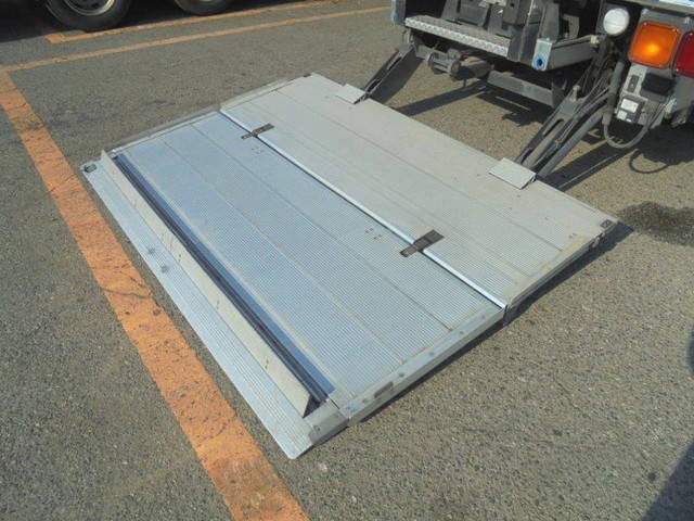 いすゞフォワード冷凍車（冷蔵車）中型（4t）[写真06]