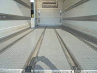 いすゞフォワード冷凍車（冷蔵車）中型（4t）[写真09]