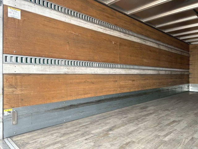 三菱ふそうファイターアルミバン中型（4t）[写真10]