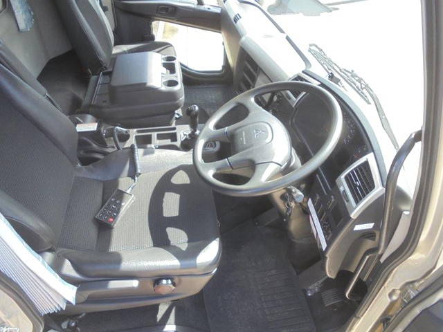 三菱ふそうファイターアルミバン中型（4t）[写真23]