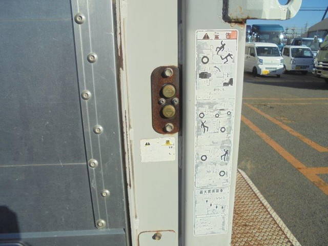 三菱ふそうスーパーグレートアルミブロック大型（10t）[写真11]