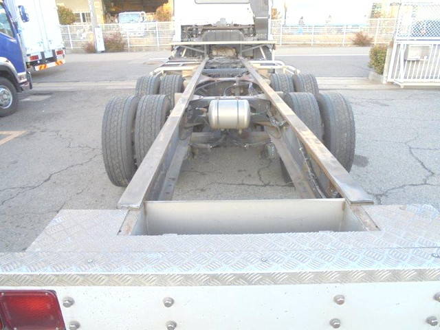 三菱ふそうスーパーグレートシャーシ大型（10t）[写真05]