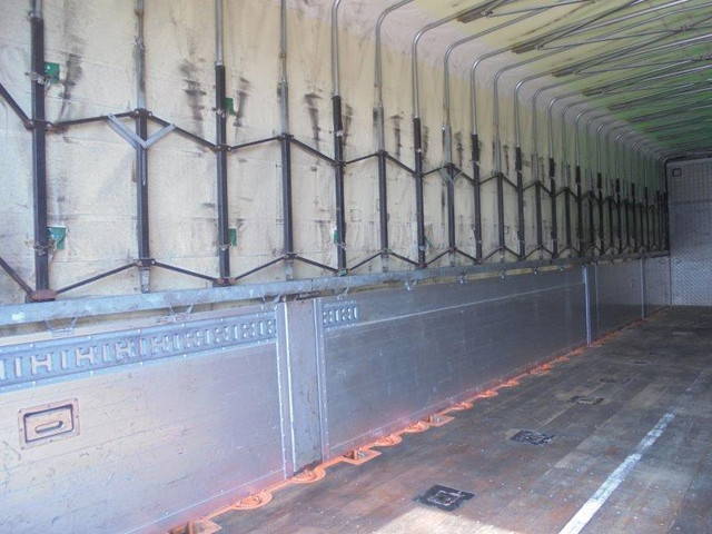 日野プロフィア幌車大型（10t）[写真13]