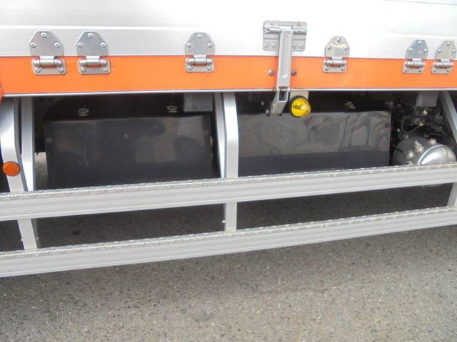 日野プロフィア幌車大型（10t）[写真17]