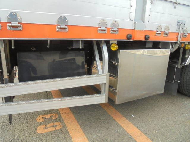 日野プロフィア幌車大型（10t）[写真18]