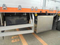 日野プロフィア幌車大型（10t）[写真18]