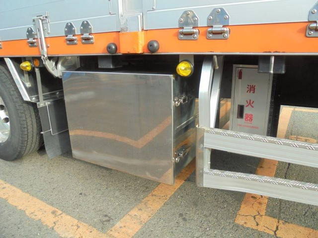 日野プロフィア幌車大型（10t）[写真19]