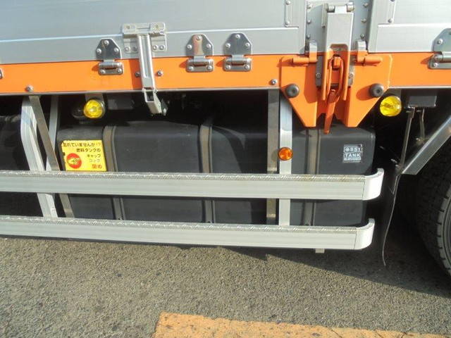 日野プロフィア幌車大型（10t）[写真21]