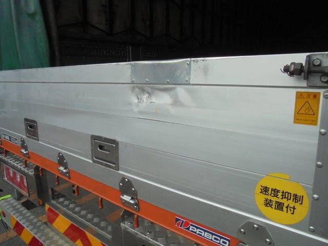 日野プロフィア幌車大型（10t）[写真28]