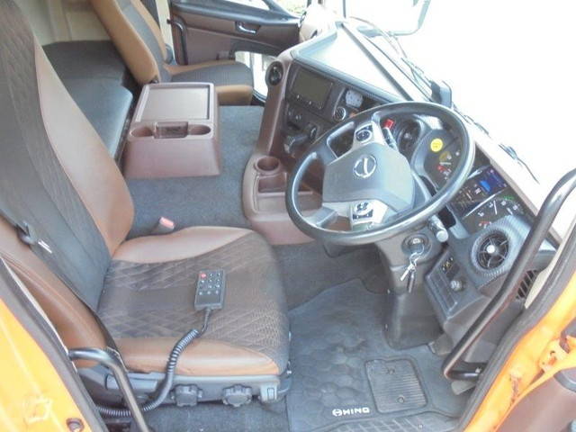 日野プロフィア幌車大型（10t）[写真35]