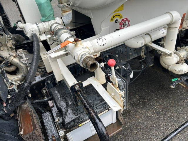 三菱ふそうキャンター散水車小型（2t・3t）[写真12]