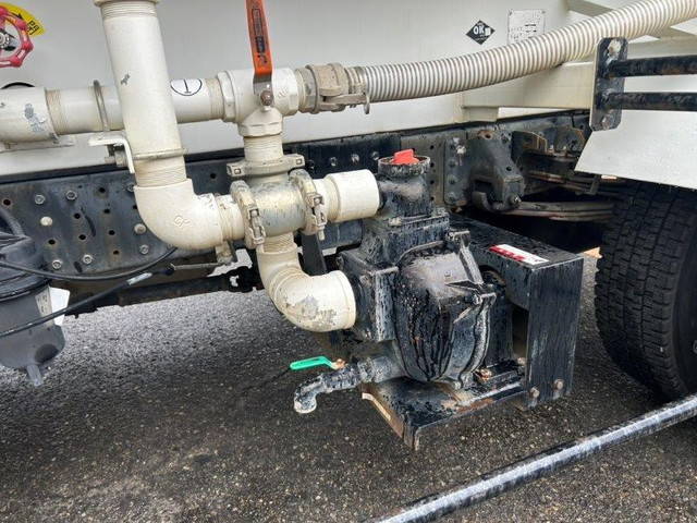 三菱ふそうキャンター散水車小型（2t・3t）[写真13]