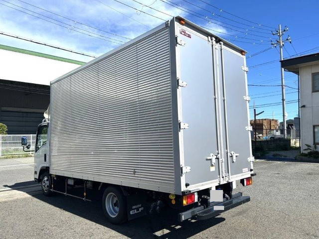 いすゞエルフアルミバン小型（2t・3t）[写真02]