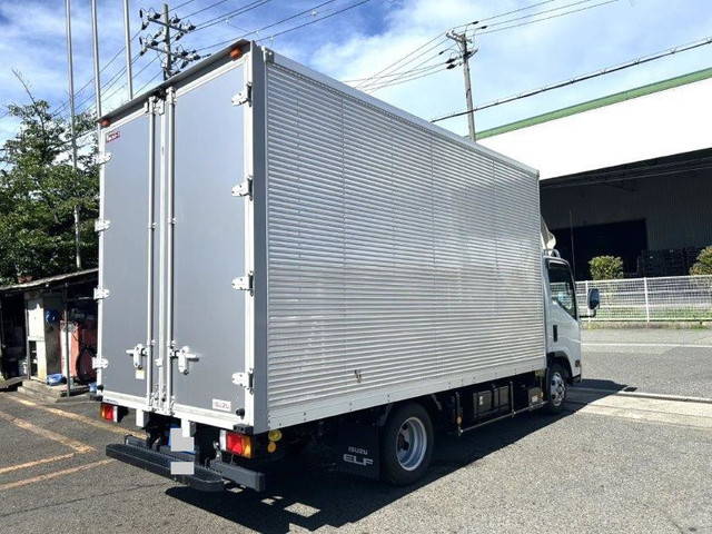 いすゞエルフアルミバン小型（2t・3t）[写真04]