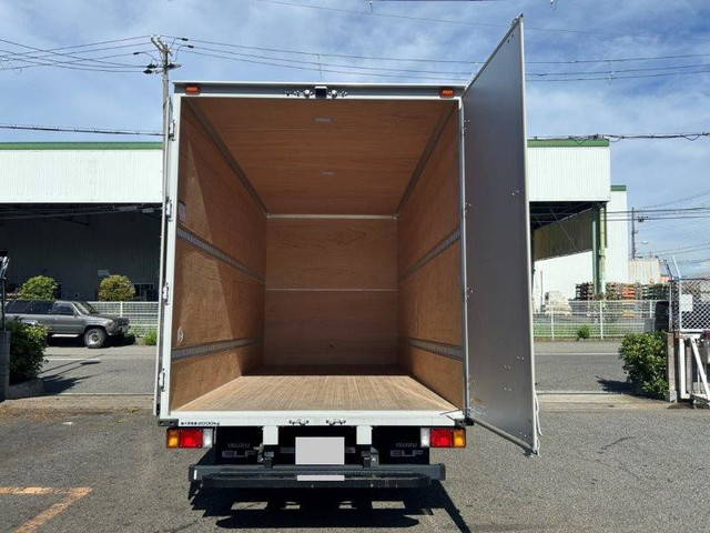 いすゞエルフアルミバン小型（2t・3t）[写真05]