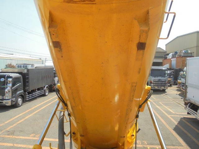 三菱ふそうファイターコンテナ専用車増トン（6t・8t）[写真13]