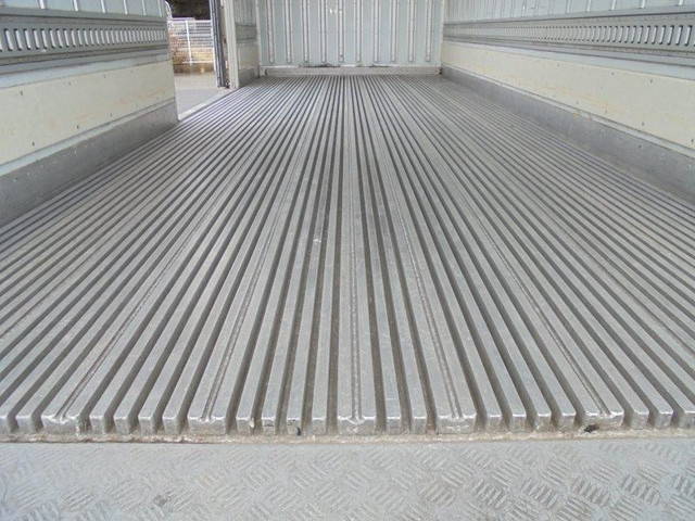 いすゞフォワード冷凍車（冷蔵車）増トン（6t・8t）[写真06]