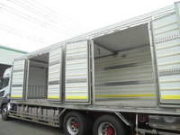 UDトラックスクオン冷凍車（冷蔵車）大型（10t）[写真12]