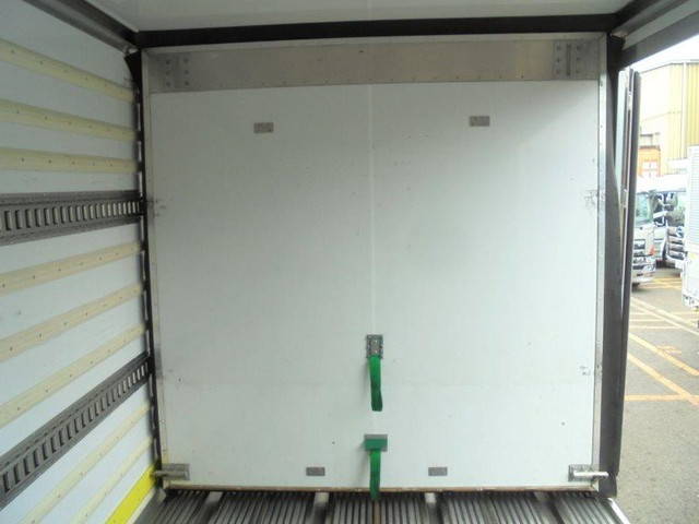 UDトラックスクオン冷凍車（冷蔵車）大型（10t）[写真09]