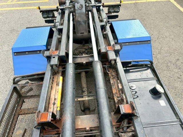 日野レンジャーコンテナ専用車増トン（6t・8t）[写真09]