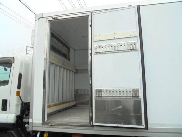 いすゞフォワード冷凍車（冷蔵車）中型（4t）[写真12]