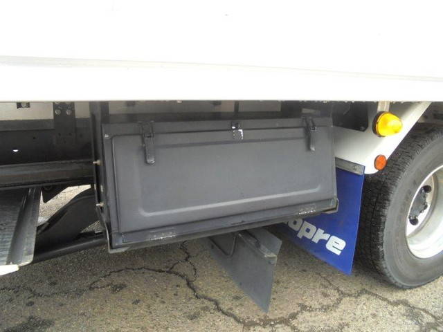 いすゞフォワード冷凍車（冷蔵車）中型（4t）[写真18]