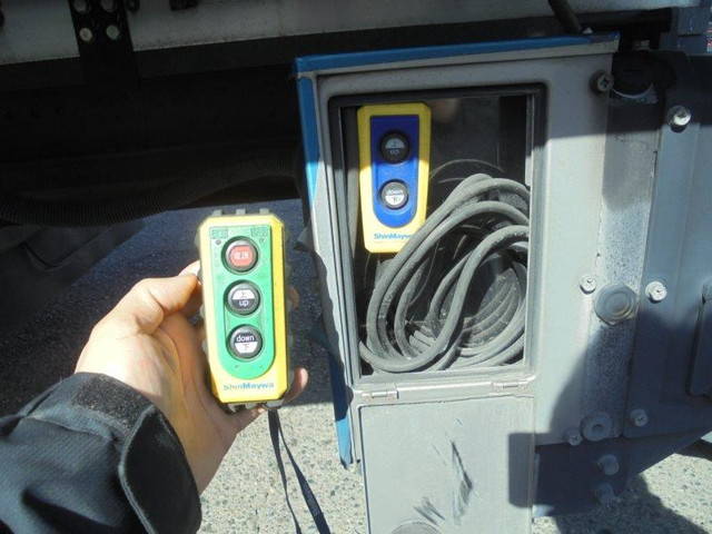 いすゞフォワード冷凍車（冷蔵車）中型（4t）[写真11]