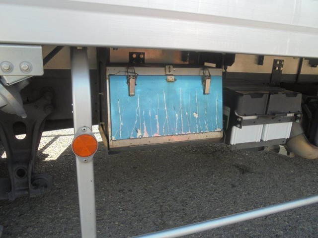 いすゞフォワード冷凍車（冷蔵車）中型（4t）[写真16]