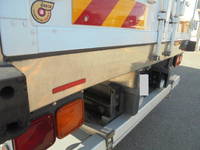 いすゞフォワード冷凍車（冷蔵車）中型（4t）[写真21]