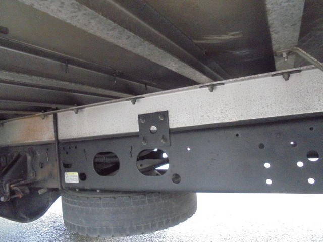 いすゞフォワード冷凍車（冷蔵車）中型（4t）[写真11]